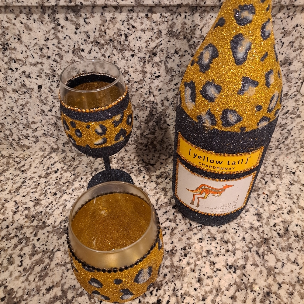 Customized bling bottle set. Includes Bottle And 2 Glasses
